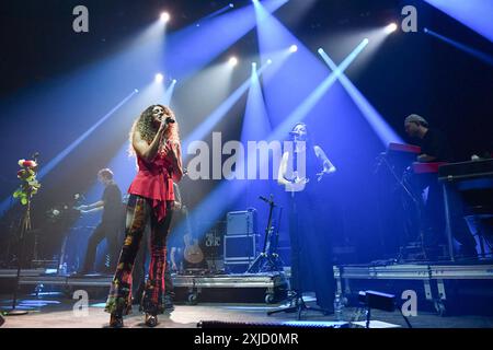 Paris, Frankreich. Juli 2024. Kimberose tritt am 16. Juli 2024 in der seine Musicale in Paris auf. Foto: Christophe Meng/ABACAPRESS. COM Credit: Abaca Press/Alamy Live News Stockfoto