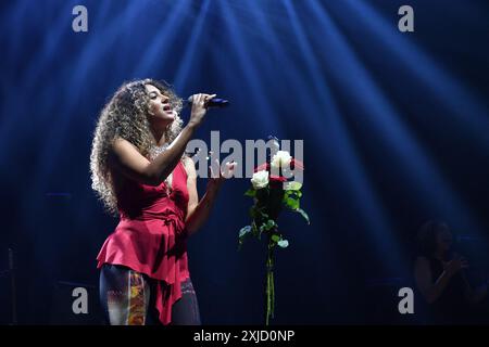 Paris, Frankreich. Juli 2024. Kimberose tritt am 16. Juli 2024 in der seine Musicale in Paris auf. Foto: Christophe Meng/ABACAPRESS. COM Credit: Abaca Press/Alamy Live News Stockfoto
