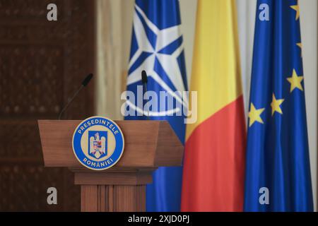 Bukarest, Rumänien - 17. Juli 2024: Details mit dem Logo des rumänischen Präsidenten während einer Presseveranstaltung. Stockfoto