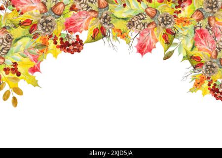 Aquarellrahmen aus Blättern, Beeren, Obst, Gemüse, Tannenzapfen und Zweigen. Aquarellillustration von handgezeichnetem Herbstdekor mit Stockfoto