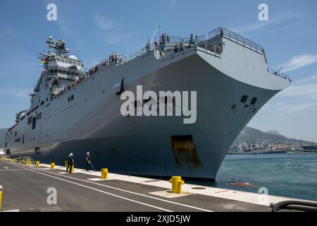 Toulon, Frankreich. Juli 2024. Andocken des Amphibious Helicopter Carrier (Porte Helicoptere Amphibie) (PHA) Tonnerre bei der Rückkehr von der Mission Jeanne d'Arc in Toulon, Frankreich, 16. Juli 2024. Foto: Laurent Coust/ABACAPRESS. COM Credit: Abaca Press/Alamy Live News Stockfoto