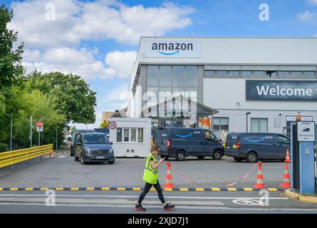 Amazon Paketzentrum DBE2, Porschestraße, Marienfelde, Tempelhof-Schöneberg, Berlin, Deutschland Stockfoto