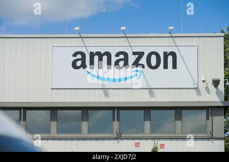 Amazon Paketzentrum DBE2, Porschestraße, Marienfelde, Tempelhof-Schöneberg, Berlin, Deutschland Stockfoto