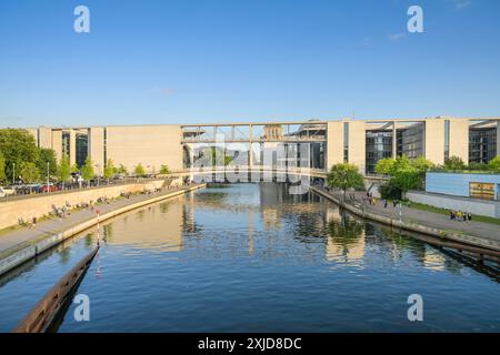 Jakob-Mierscheid-Steg, Spree, links Marie-Elisabeth-Lüders-Haus, rechts Paul-Löbe-Haus, Mitte, Berlin, Deutschland Stockfoto