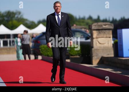 Der rumänische Präsident Klaus Iohannis kommt zum Gipfel der Europäischen Politischen Gemeinschaft im Blenheim Palace in Woodstock, Oxfordshire. Bilddatum: Donnerstag, 18. Juli 2024. Stockfoto