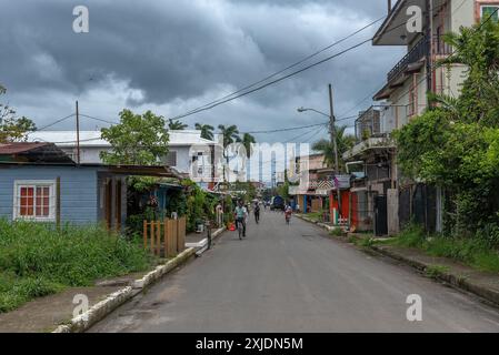 Straßenszene in der Innenstadt von Bocas del Toro, Panama Stockfoto