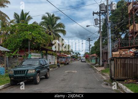 Straßenszene in der Innenstadt von Bocas del Toro, Panama Stockfoto