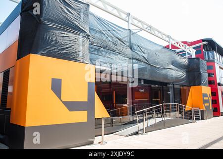 Budapest, Ungarn, 18.07.2024, Budapest, Ungarn. Juli 2024. McLaren Wohnmobil im Fahrerlager. 18.07.2024. Formel-1-Weltmeisterschaft, Rd 13, Großer Preis Von Ungarn, Budapest, Ungarn, Vorbereitungstag. Das Foto sollte lauten: XPB/Alamy Live News. Stockfoto