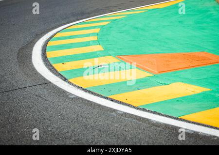 Budapest, Ungarn, 18.07.2024, Budapest, Ungarn. Juli 2024. Schaltkreisatmosphäre – Bordsteindetails. 18.07.2024. Formel-1-Weltmeisterschaft, Rd 13, Großer Preis Von Ungarn, Budapest, Ungarn, Vorbereitungstag. Das Foto sollte lauten: XPB/Alamy Live News. Stockfoto