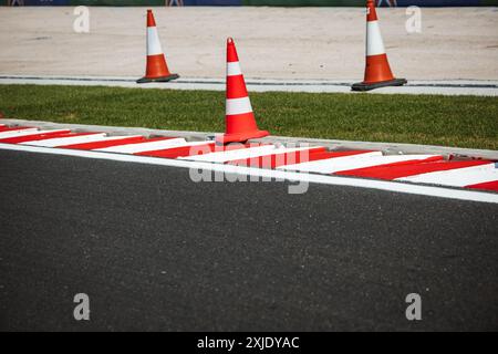 Budapest, Ungarn, 18.07.2024, Budapest, Ungarn. Juli 2024. Schaltkreisatmosphäre – Bordsteindetails. 18.07.2024. Formel-1-Weltmeisterschaft, Rd 13, Großer Preis Von Ungarn, Budapest, Ungarn, Vorbereitungstag. Das Foto sollte lauten: XPB/Alamy Live News. Stockfoto