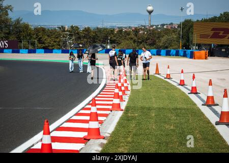 Budapest, Ungarn, 18.07.2024, Budapest, Ungarn. Juli 2024. Schaltkreisatmosphäre – Bordsteindetails. 18.07.2024. Formel-1-Weltmeisterschaft, Rd 13, Großer Preis Von Ungarn, Budapest, Ungarn, Vorbereitungstag. Das Foto sollte lauten: XPB/Alamy Live News. Stockfoto