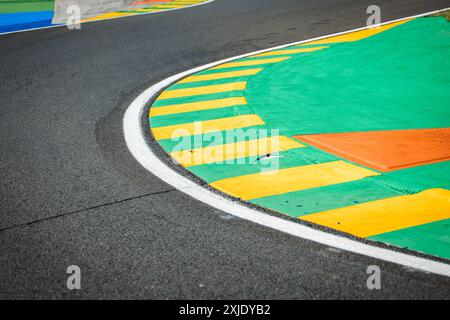 Budapest, Ungarn, 18.07.2024, Budapest, Ungarn. Juli 2024. Schaltkreisatmosphäre – Bordsteindetails. 18.07.2024. Formel-1-Weltmeisterschaft, Rd 13, Großer Preis Von Ungarn, Budapest, Ungarn, Vorbereitungstag. Das Foto sollte lauten: XPB/Alamy Live News. Stockfoto