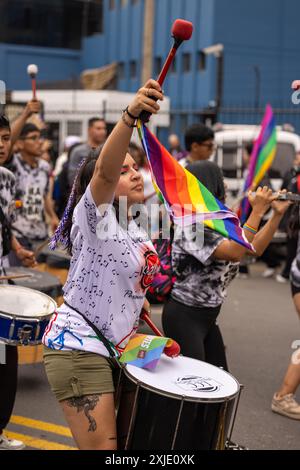 Lima - Peru, 01. Juli 2023 - die Gay Pride Parade in Lima ist eine spektakuläre Feier der Vielfalt und Integration. Stockfoto