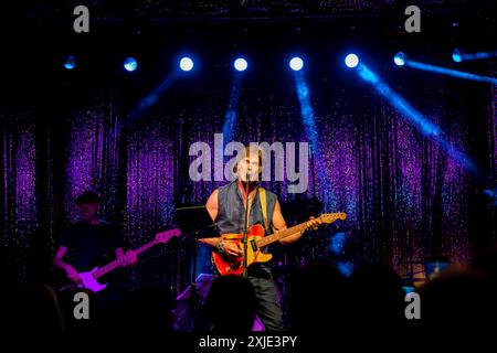 Piazza della Conciliazione, Desio , Italien, 17. Juli 2024, Ronn Moss auf der Bühne während RONN MOSS LIVE - Musikkonzert Stockfoto