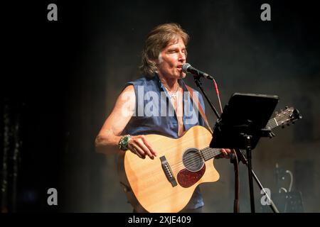 Piazza della Conciliazione, Desio , Italien, 17. Juli 2024, Ronn Moss auf der Bühne während RONN MOSS LIVE - Musikkonzert Stockfoto