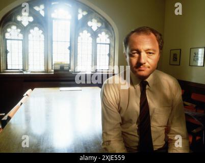 Porträt von Ken Livingstone, Labour-Abgeordneter und ehemaliger Vorsitzender der GLC bei den Houses of Parliament, fotografiert für das Magazin Blitz im Jahr 1987 Stockfoto