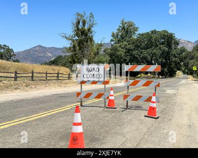 Juli 2024, Santa Ynez, Kalifornien, USA: Straßensperrschild (Kreditbild: © Amy Katz/ZUMA Press Wire) NUR REDAKTIONELLE VERWENDUNG! Nicht für kommerzielle ZWECKE! Stockfoto