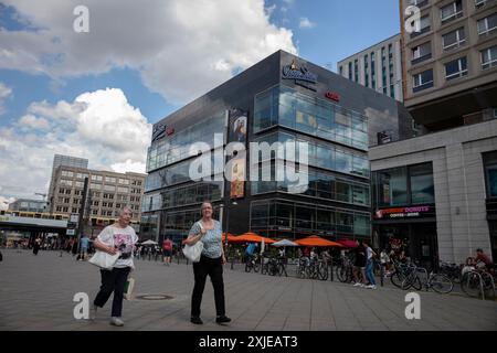 Alexanderplatz, ein beliebter Platz für Berliner, benannt nach dem russischen Zaren Alexander I., und wo 1848 die Märzrevolution stattfand. Stockfoto