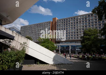 Alexanderplatz, ein beliebter Platz für Berliner, benannt nach dem russischen Zaren Alexander I., und wo 1848 die Märzrevolution stattfand. Stockfoto