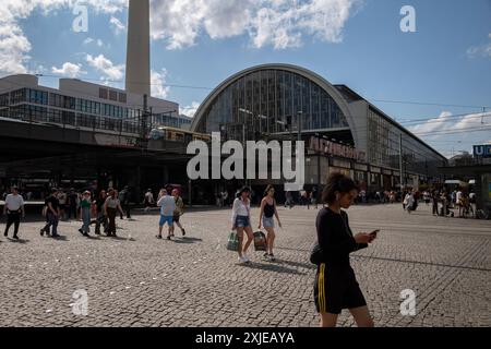 Alexanderplatz, ein beliebter Platz für Berliner, benannt nach dem russischen Zaren Alexander I., und wo 1848 die Märzrevolution stattfand. Stockfoto