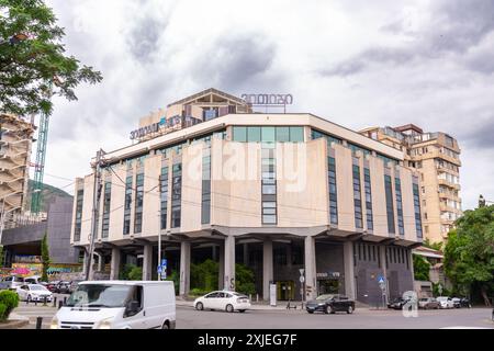 Tiflis, Georgien - 20. JUNI 2024: Tbilissi Büro der VTB Bank, einer russischen Mehrheitsbank im Staatsbesitz. Stockfoto