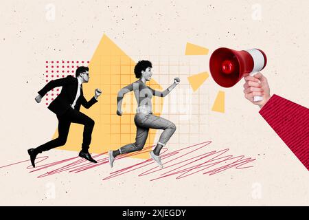 Collage aus Composite Artwork Bild eines Arms halten Lautsprecher, der Mini-Leute isoliert auf kreativem Hintergrund laufen Stockfoto