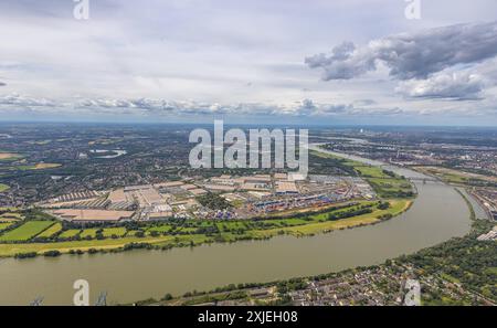 Luftbild, Duisburg-West, Logport I Eins Rheinhausen, duisport mit Automobil-Logistik am Fluss Rhein, Friemersheim, Duisburg, Ruhrgebiet, Nordrhein-Westfalen, Deutschland ACHTUNGxMINDESTHONORARx60xEURO *** Luftansicht, Duisburg West, Logport I Eins Rheinhausen, duisport mit Automobillogistik am Rhein, Friemersheim, Duisburg, Ruhrgebiet, Nordrhein-Westfalen, Deutschland ACHTUNGxMINDESTHONORARx60xEURO Stockfoto