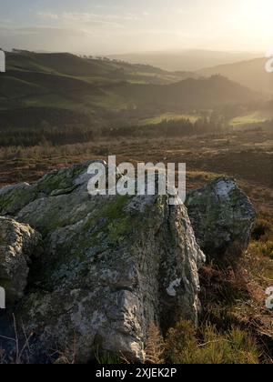 Dramatische Landschaft und Aussicht von den Stiperstones, einem freiliegenden Quarzitgrat in South Shropshire, Großbritannien Stockfoto