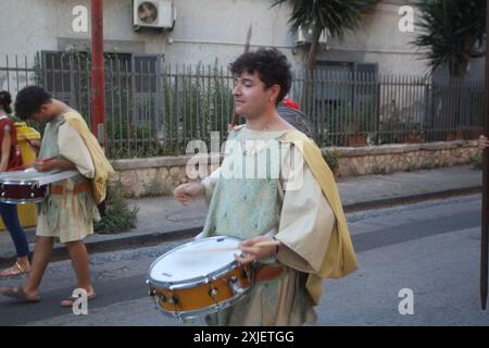 12. Juli 2024, Arzano, Campania/Neapel, Italien: Wiederaufbau der Tragedia di Santa Giustina in Arzano. (Kreditbild: © Salvatore Esposito/Pacific Press via ZUMA Press Wire) NUR REDAKTIONELLE VERWENDUNG! Nicht für kommerzielle ZWECKE! Stockfoto