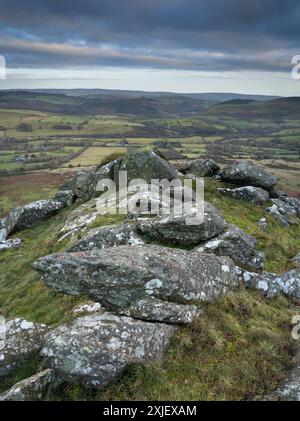 Ein Blick auf Shropshire von der Spitze des Corndon Hill, der an der Grenze von England und Wales in der Nähe von Church Stoke, Powys, Großbritannien liegt Stockfoto