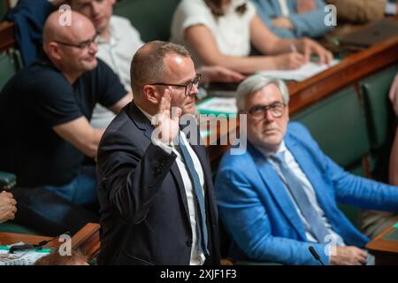 Brüssel, Belgien Juli 2024. HERR Mathieu Bihet leistet den Eid während einer Plenartagung des Plenums im bundesparlament am Donnerstag, den 18. Juli 2024 in Brüssel. BELGA PHOTO JONAS ROOSENS Credit: Belga News Agency/Alamy Live News Stockfoto