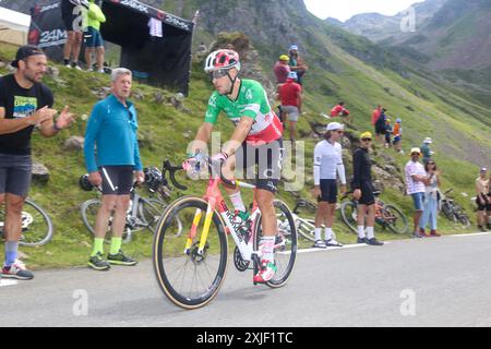 Bareges, Occitanie, Frankreich. Juli 2024. Bareges, Frankreich, 13. Juli 2024: Der erste Radfahrer der EF Education -. EasyPost, Alberto Bettiol (112) während der 14. Etappe der Tour de France 2024 zwischen Pau und Saint-Lary-Soulan Pla dÂ´Adet am 13. Juli 2024 in Bareges, Frankreich. (Kreditbild: © Alberto Brevers/Pacific Press via ZUMA Press Wire) NUR REDAKTIONELLE VERWENDUNG! Nicht für kommerzielle ZWECKE! Stockfoto