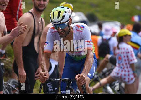 Bareges, Occitanie, Frankreich. Juli 2024. Bareges, Frankreich, 13. Juli 2024: TotalEnergies Radfahrer Fabien Grallier (215) während der 14. Etappe der Tour de France 2024 zwischen Pau und Saint-Lary-Soulan Pla dÂ´Adet, am 13. Juli 2024 in Bareges, Frankreich. (Kreditbild: © Alberto Brevers/Pacific Press via ZUMA Press Wire) NUR REDAKTIONELLE VERWENDUNG! Nicht für kommerzielle ZWECKE! Stockfoto