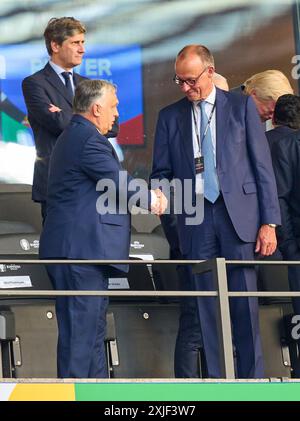 Berlin, Deutschland. Juli 2024. Viktor ORBAN (L), ungarischer Präsident, ungarischer Premierminister, Friedrich Merz (CDU), Bundestagsabgeordneter im Endspiel SPANIEN - ENGLAND 2-1 der UEFA-Europameisterschaften 2024 am 14. Juli 2024 in Berlin. Fotograf: ddp Images/STAR-Images Credit: ddp Media GmbH/Alamy Live News Stockfoto