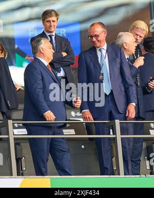 Berlin, Deutschland. Juli 2024. Viktor ORBAN (L), ungarischer Präsident, ungarischer Premierminister, Friedrich Merz (CDU), Bundestagsabgeordneter im Endspiel SPANIEN - ENGLAND 2-1 der UEFA-Europameisterschaften 2024 am 14. Juli 2024 in Berlin. Fotograf: ddp Images/STAR-Images Credit: ddp Media GmbH/Alamy Live News Stockfoto