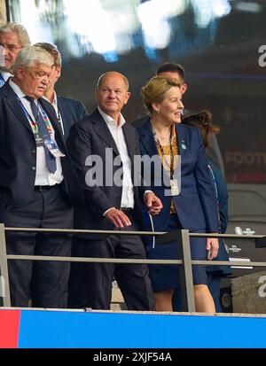 Berlin, Deutschland. Juli 2024. OLAF Scholz, Bundeskanzler Deutschland, Franziska Giffey ex Buergermeisterin von Berlin (beide SPD) im Endspiel SPANIEN - ENGLAND 2-1 der UEFA-Europameisterschaften 2024 am 14. Juli 2024 in Berlin. Fotograf: ddp Images/STAR-Images Credit: ddp Media GmbH/Alamy Live News Stockfoto