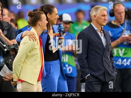 Alexander Bommes, Almuth Schult, ARD-TV-Moderator, Expertin, Esther Sedlaczek, Moderatorin ARD Sport Moderatorin, Sportmoderatorin, Journalistin, Bastian SCHWEINSTEIGER, Co-Moderator ARD im Endspiel SPANIEN - ENGLAND 2-1 der UEFA-Europameisterschaften 2024 am 14. Juli 2024 in Berlin. Fotograf: ddp-Bilder/Sternbilder Stockfoto