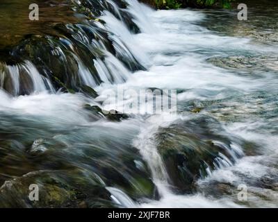 Wasserfall im Fluss Slunjcica im Dorf Rastoke Karlovac, Kroatien Stockfoto