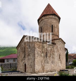 Die Kirche des Kisch, oder die Kirche des Heiligen Elischa oder der Heiligen Mutter Gottes, befindet sich im Dorf Kisch, Shaki, Aserbaidschan. Ein prominentes Beispiel mittelalterlicher Architektur in der Region Stockfoto