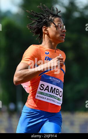 Banska Bystrica, Slowakei. Juli 2024. BANSKA BYSTRICA, SLOWAKEI - 18. JULI: Zion Sambo aus den Niederlanden trat 100 am ersten Tag der U18-Leichtathletik-Europameisterschaft im SNP Dukla Stadium am 18. Juli 2024 in Banska Bystrica in der Slowakei an. (Foto: Nikola Krstic/BSR Agency) Credit: BSR Agency/Alamy Live News Stockfoto