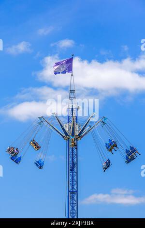 Sternturm / Fliegen Stühle Messegelände Attraktion auf der Insel zu den Giants : L'Île aux Géants - Dissay, Vienne (86), Frankreich. Stockfoto