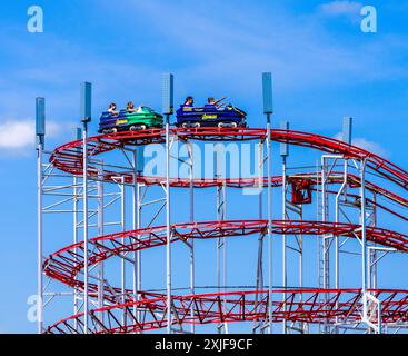 Große Dipper- oder Roller Coaster-Messegelände auf der Insel der Giants / L'Île aux Géants - Dissay, Vienne (86), Frankreich. Stockfoto