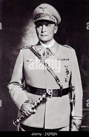 Ein Foto von Hermann Göring, Oberbefehlshaber der Luftwaffe und einer der mächtigsten Führer des Nazi-Deutschlands. Göring spielte in den ersten Jahren des Zweiten Weltkriegs eine entscheidende Rolle, überwachte die Operationen der Luftwaffe an verschiedenen Fronten und war Hitlers Stellvertreter. Stockfoto