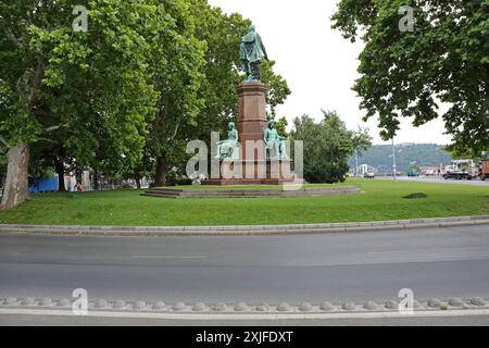 Budapest, Ungarn - 13. Juli 2015: Bronzestatue des Grafen Istvan Szechenyi berühmtes ungarisches Wahrzeichen am Kreisverkehr in der Hauptstadt. Stockfoto