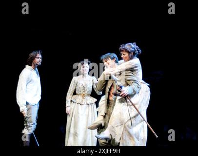 l-r: Ben Mansfield (Demetrius), Rachael Stirling (Helena), Tam Williams (Lysander), Annabel Scholey (Hermia) in Einem SOMMERNACHTSTRAUM von Shakespeare in der Rose of Kingston, Surrey, England 15/02/2010 Design: Elizabeth Bury Beleuchtung: Peter Mumford Regisseur: Peter Hall Stockfoto