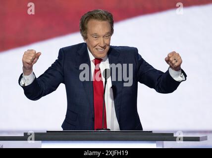 Perry Johnson, Geschäftsmann, hält am 2. Tag der Republican National Convention 2024 auf dem Fiserv Forum in Milwaukee, Wisconsin, am Dienstag, den 16. Juli 2024 eine Bemerkung. Credit: Ron Sachs / CNP/SIPA USA (RESTRIKTION: NO Daily Mail. KEINE New York oder New Jersey Zeitungen oder Zeitungen im Umkreis von 75 Meilen um New York City.) Stockfoto