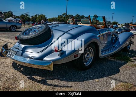 Gulfport, MS - 01. Oktober 2023: Hochperspektivische Eckansicht eines Mercedes-Benz 540K Special Roadsters aus dem Jahr 1936 auf einer lokalen Autoshow. Stockfoto