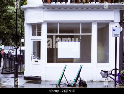 Leerer, leerer Shop mit leerem Anmeldefenster und Platz für Textkopien Stockfoto