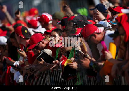 Budapest, Hongrie. Juli 2024. Fans der Scuderia Ferrari beim Formel-1-Grand-Prix 2024 von Ungarn, 13. Runde der Formel-1-Weltmeisterschaft 2024 vom 19. Bis 21. Juli 2024 auf dem Hungaroring in Mogyorod, Ungarn - Foto Eric Alonso/DPPI Credit: DPPI Media/Alamy Live News Stockfoto