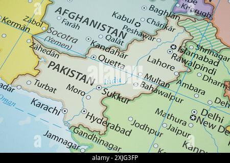 Aus nächster Nähe eine politische Karte Pakistans mit Landesgrenzen und wichtigsten Städten Stockfoto